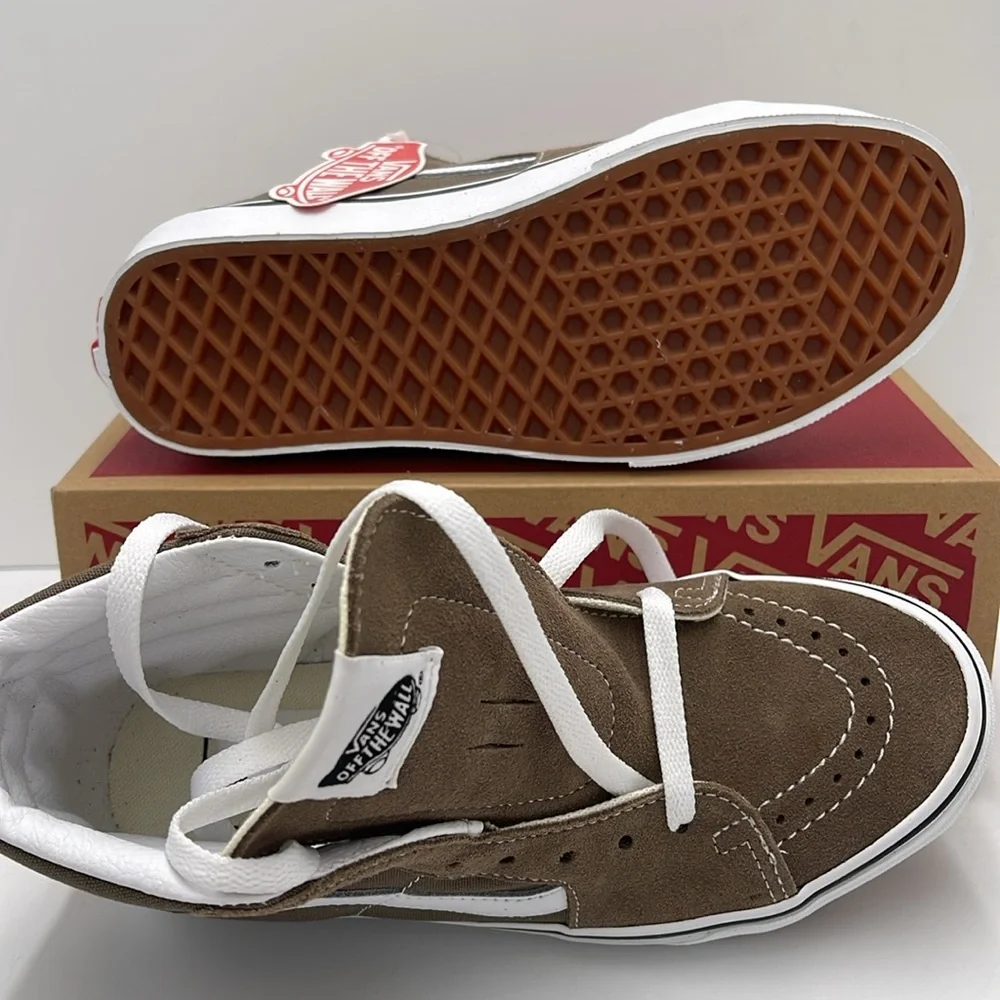 Vans Men’s Sk8-Hi Color Theory Walnut
VN0007NP1NU
Sneakers - Picture 4 of 16